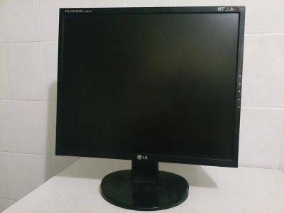Лот: 5183650. Фото: 1. Монитор 19" LG Flatron L1953TR... ЖК-мониторы