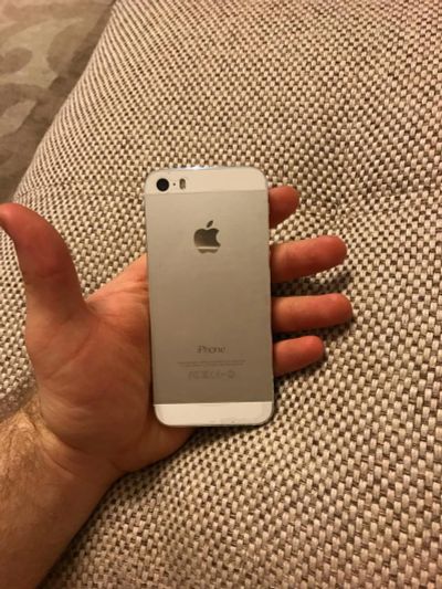 Лот: 9525445. Фото: 1. Iphone 5s silver 16gb LTE в идеальном... Смартфоны