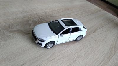 Лот: 17215333. Фото: 1. Модель AUDI Q8 масштаб 1:24. Автомоделизм