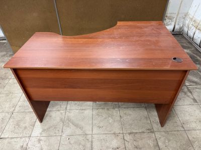 Лот: 25005811. Фото: 1. Стол офисный. Компьютерные и письменные столы