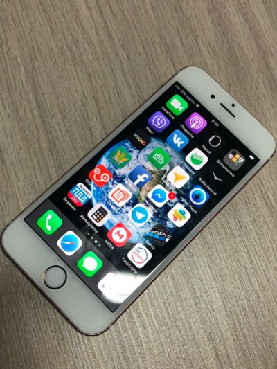 Лот: 10597241. Фото: 1. iPhone 6s 64 gb rose gold Оригинал. Смартфоны