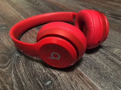 Лот: 17140884. Фото: 1. Беспроводные наушники Beats solo... Наушники, гарнитуры