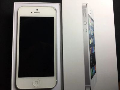 Лот: 10638992. Фото: 1. iphone 5 white. Смартфоны