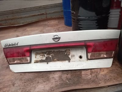 Лот: 16077193. Фото: 1. Крышка багажника nissan sunny... Кузов