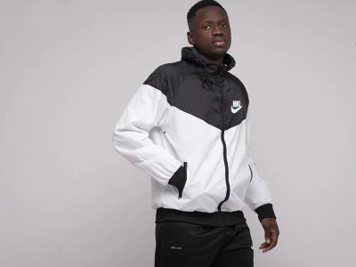 Лот: 17343020. Фото: 1. Ветровка Nike. Верхняя одежда