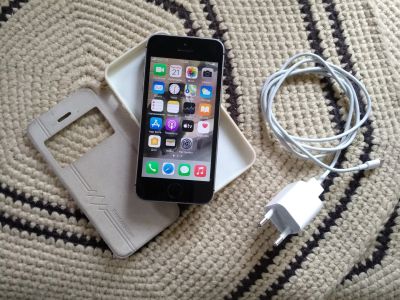 Лот: 17662725. Фото: 1. IPhone SE 64Gb. Смартфоны