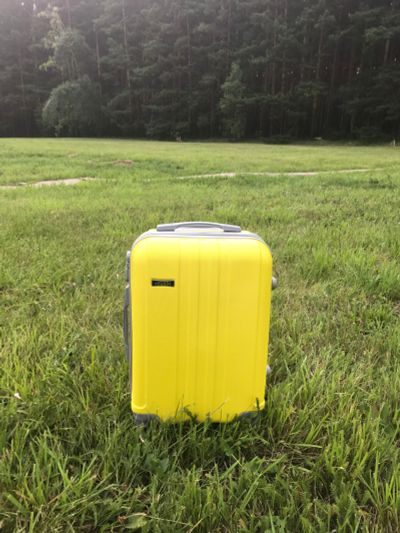 Лот: 14358739. Фото: 1. Ударопрочный яркий желтый чемодан... Чемоданы и сумки дорожные
