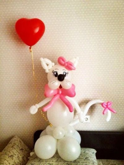 Лот: 3928092. Фото: 1. Котик белый из воздушных шаров. Воздушные шары