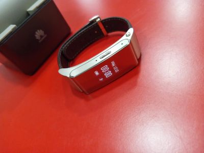 Лот: 17009921. Фото: 1. Фитнес-браслет и Bluetooth-гарнитура... Красноярск