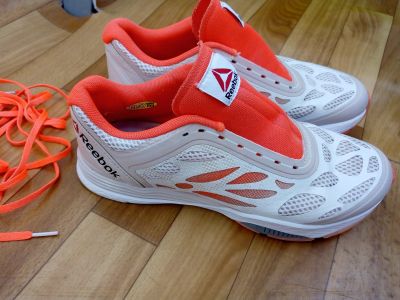 Лот: 14531621. Фото: 1. Белые кроссовки reebok. Кеды, кроссовки, слипоны