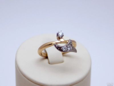 Лот: 12745142. Фото: 1. ЗОЛОТОЕ КОЛЬЦО С БРИЛЛИАНТАМИ... Кольца, перстни