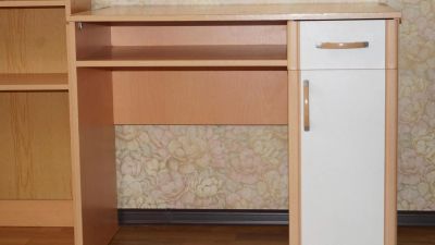 Лот: 6973808. Фото: 1. Стол плюс стеллаж. Компьютерные и письменные столы