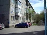Лот: 3621252. Фото: 1. Сдам 2-к квартиру, ул. Комарова. Квартиры, студии