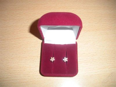 Лот: 2575672. Фото: 1. Золотые сережки гвоздики-цветочки... Серьги, каффы