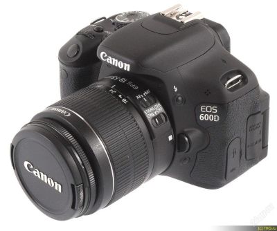 Лот: 3780045. Фото: 1. Цифровая фотокамера EOS 600D... Цифровые зеркальные
