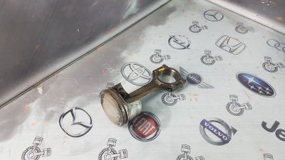 Лот: 23583423. Фото: 1. Шатун Ford Focus FYDA 1302402. Двигатель и элементы двигателя