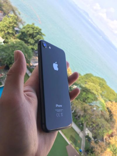 Лот: 10957181. Фото: 1. iPhone 8 (64). Смартфоны