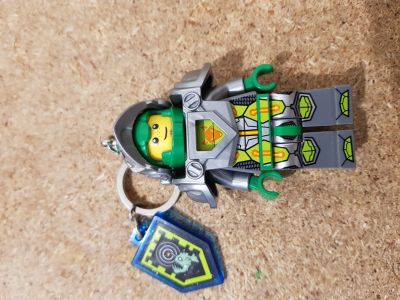 Лот: 14480968. Фото: 1. Брелок - фонарик Lego Рыцарь. Конструкторы