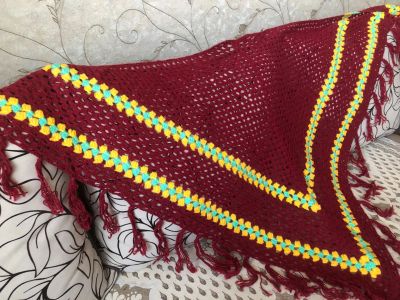 Лот: 25897271. Фото: 1. Платок – шаль ручной вязки, 180х135х135см... Шарфы, платки