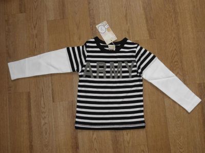 Лот: 3285072. Фото: 1. Продам новую кофту на мальчика. Свитера, худи, толстовки