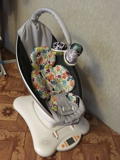 Лот: 11779560. Фото: 1. 4moms MamaRoo(МаМа Ру)+вставка. Ходунки, прыгунки, качели
