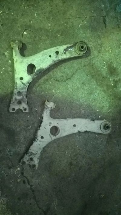 Лот: 9391781. Фото: 1. рычаги правый и левый Toyota Prius... Кузов