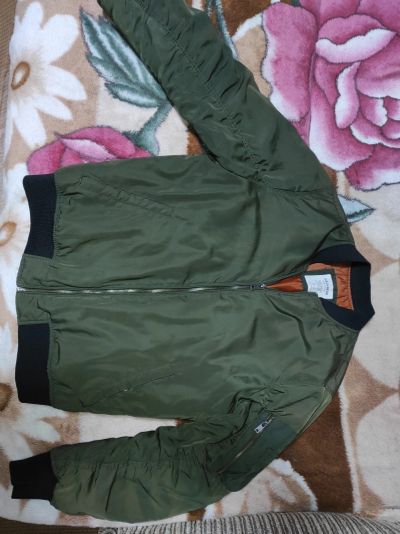 Лот: 24910407. Фото: 1. Бомбер pull bear 48. Верхняя одежда