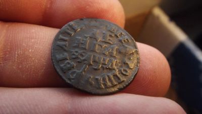 Лот: 11068673. Фото: 1. Вещь! Денга Петра 1-1704 года... Россия до 1917 года