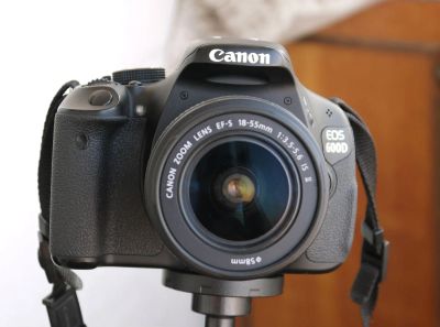 Лот: 11126552. Фото: 1. Canon 600d kit 18-55 is II. Цифровые зеркальные