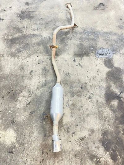 Лот: 25071864. Фото: 1. глушитель toyota corolla ZRE151L. Двигатель и элементы двигателя
