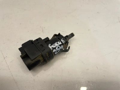 Лот: 22460139. Фото: 1. концевик педали тормоза Ford Focus... Другое (автозапчасти)