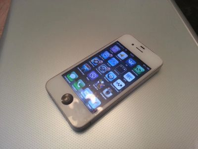 Лот: 5538794. Фото: 1. Apple iphone 4 белый 16gb. Смартфоны