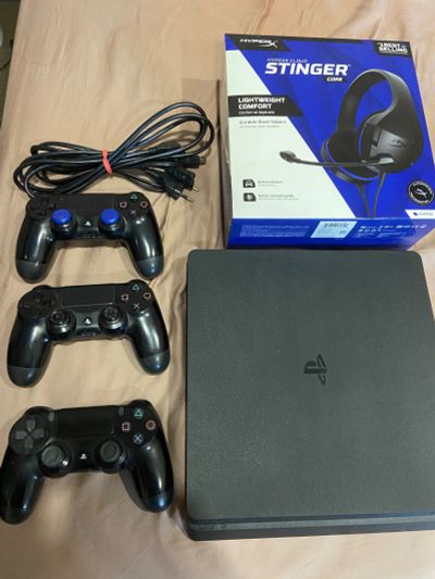 Лот: 20022001. Фото: 1. playstation 4 slim 500 гб + 3... Аксессуары для игровых приставок, консолей, геймпады