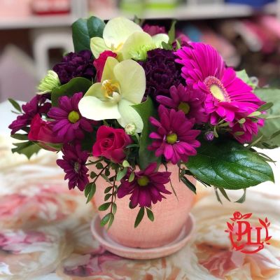 Лот: 13426892. Фото: 1. Лот № 73 Композиция в кашпо -... Свежие цветы