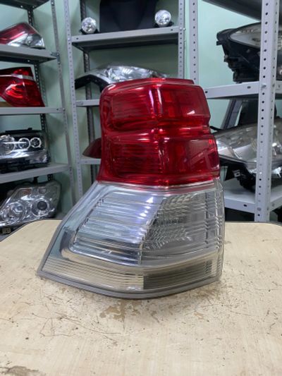 Лот: 25637077. Фото: 1. Задний фонарь Toyota Land Cruiser... Оптика и освещение
