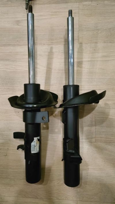 Лот: 19546058. Фото: 1. Стойки передние Ford Focus 3 2011-2015... Ходовая, подвеска, рулевое управление