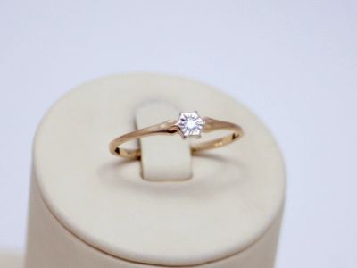 Лот: 14914356. Фото: 1. ЗОЛОТОЕ КОЛЬЦО С БРИЛЛИАНТОМ 1... Кольца, перстни