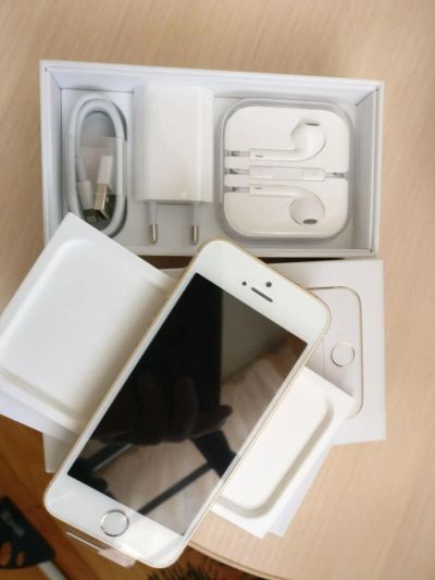 Лот: 10886340. Фото: 1. Iphone se 16 gb gold новый. Смартфоны