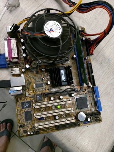 Лот: 13926681. Фото: 1. Материнская плата 775 Asus p5pe-vm. Материнские платы