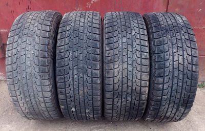 Лот: 3132700. Фото: 1. Зимняя резина 215 55 R17 Bridgestone... Шины