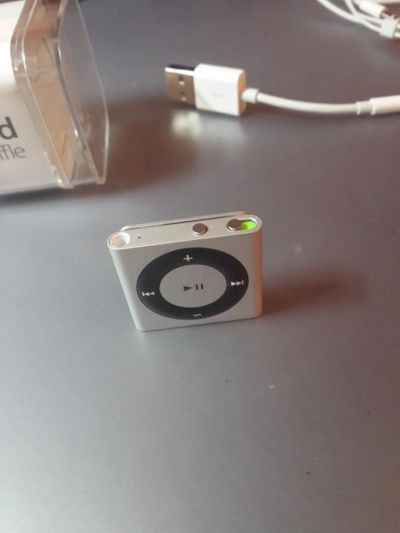 Лот: 4940868. Фото: 1. Ipod shuffle 2gb. Плееры