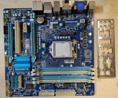 Лот: 17938242. Фото: 1. Мат. плата Gigabyte GA-Q77M-D2H... Материнские платы