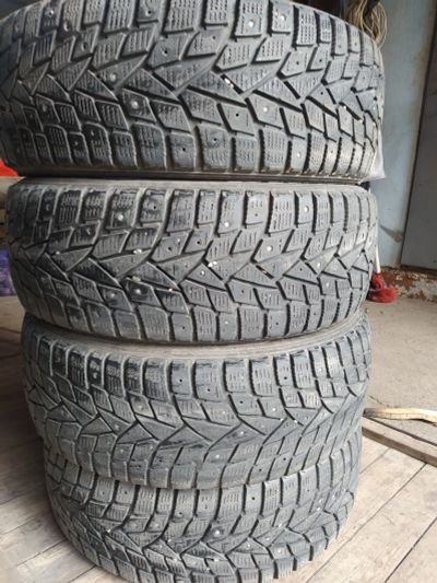 Лот: 19442754. Фото: 1. Шины зимние 205 50 R17 Dunlop... Шины