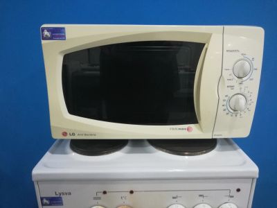 Лот: 19703548. Фото: 1. Микроволновая печь LG MH-6022W... Микроволновки, мини-печи