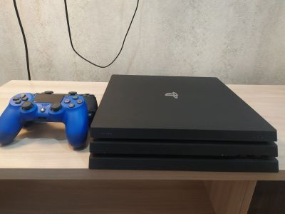 Лот: 16993803. Фото: 1. Sony Playstation 4 pro 1TB + 2... Игры для консолей