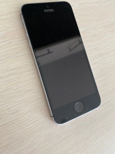 Лот: 15773582. Фото: 1. Apple iPhone SE 64GB Space Gray... Смартфоны