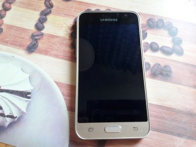 Лот: 12005740. Фото: 1. Samsung Galaxy J1 (2016). Смартфоны