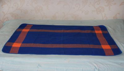 Лот: 5225982. Фото: 1. плед сине-оранжевый 130 х 95 см. Одеяла, подушки
