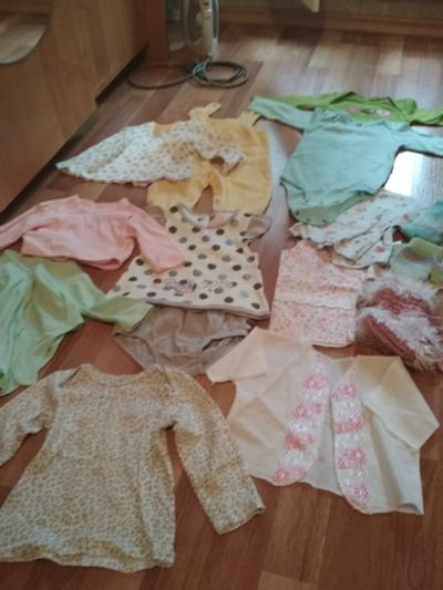 Лот: 14228412. Фото: 1. Пакетик вещей на малышку,девочку... Костюмы, пиджаки, комбинезоны