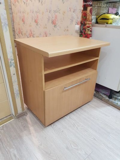 Лот: 15277380. Фото: 1. Продам комод (Стол, тумба кто... Стойки и тумбы для аппаратуры